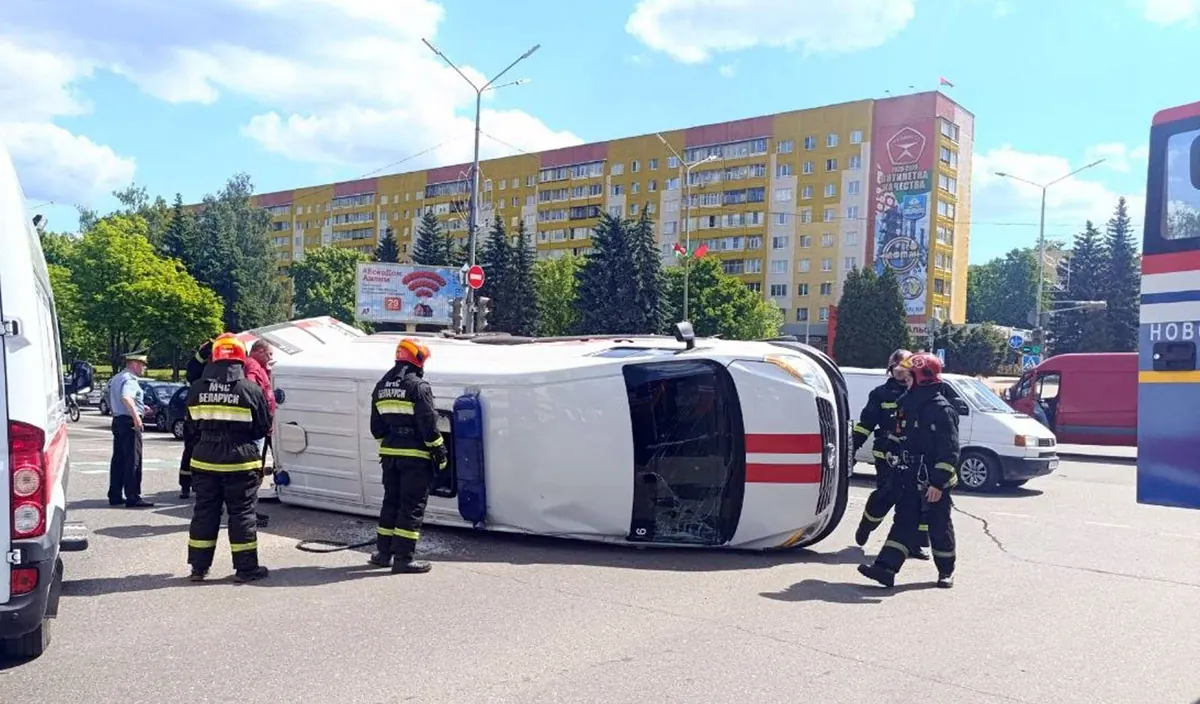 В Новополоцке из-за ДТП опрокинулась карета скорой помощи В Новополоцке из-за ДТП опрокинулась карета скорой помощи