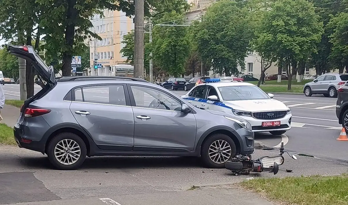 водитель Kia столкнулась с электросамокатчиком1