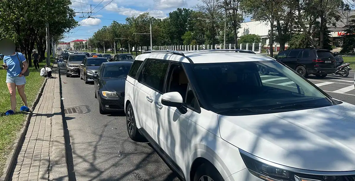 На Партизанском проспекте собрался "паровоз" из 4 авто3