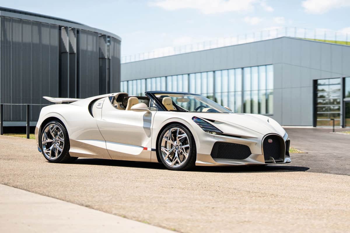 С конвейера сошел последний в истории Bugatti W16 Mistral