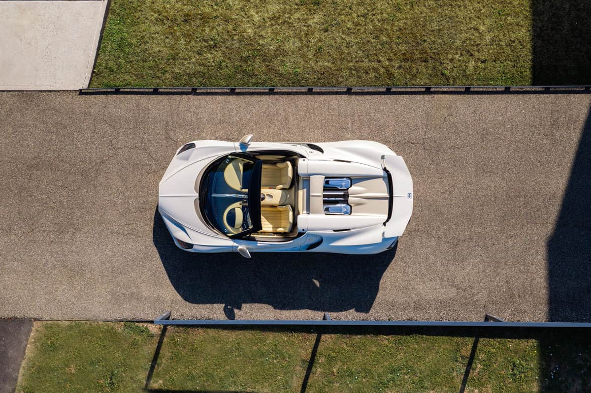 С конвейера сошел последний в истории Bugatti W16 Mistral_1