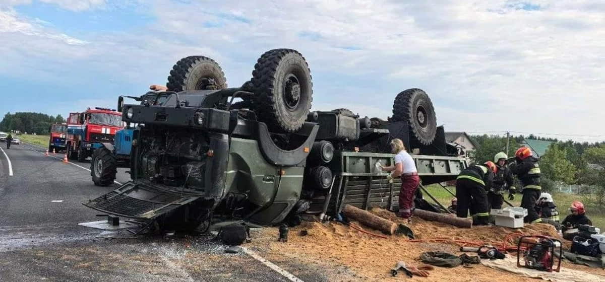 Под Осиповичами перевернулся военный МАЗ_1