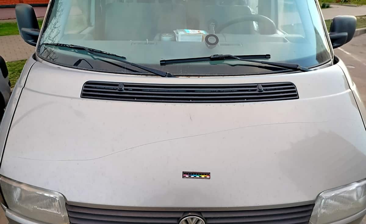 отломанным клинком от ножа поцарапал чужой автомобиль1