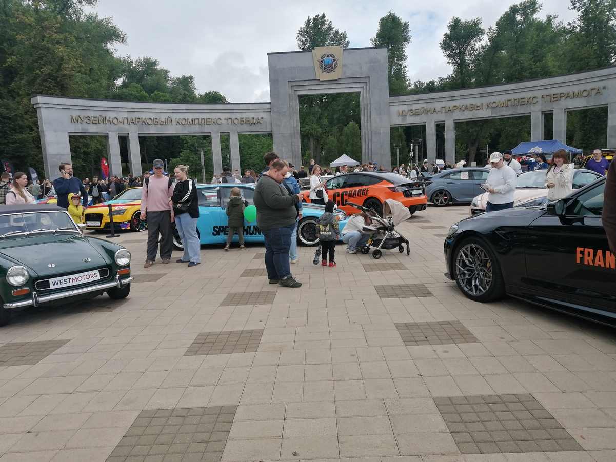 В Минске отпраздновали 90-летие ГАИ 12