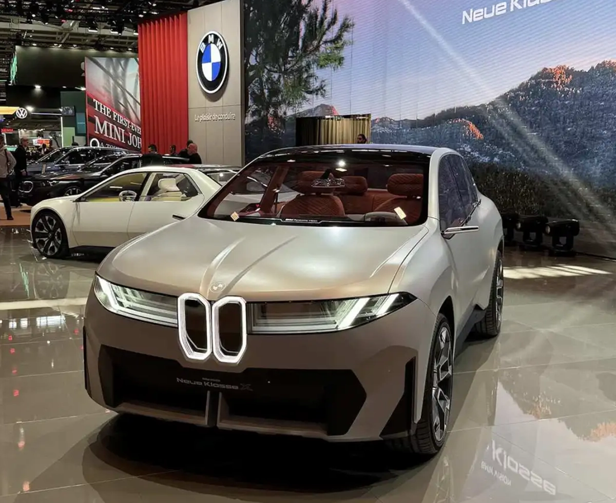 Компания BMW отменила свое участие в Парижском автосалоне этого года