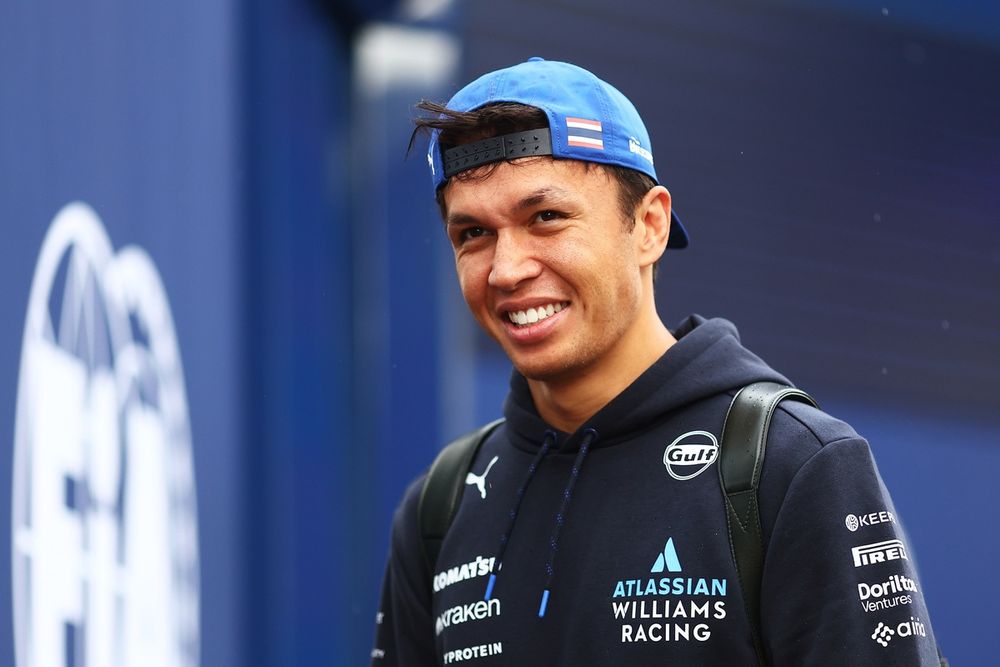 Алекс Албон продолжит выступать за команду Atlassian Williams F1 Team и в 2027 году