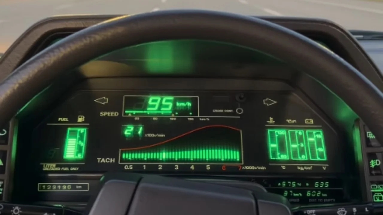 Компания Nissan разработала цифровую приборную панель еще в 1980-х годах