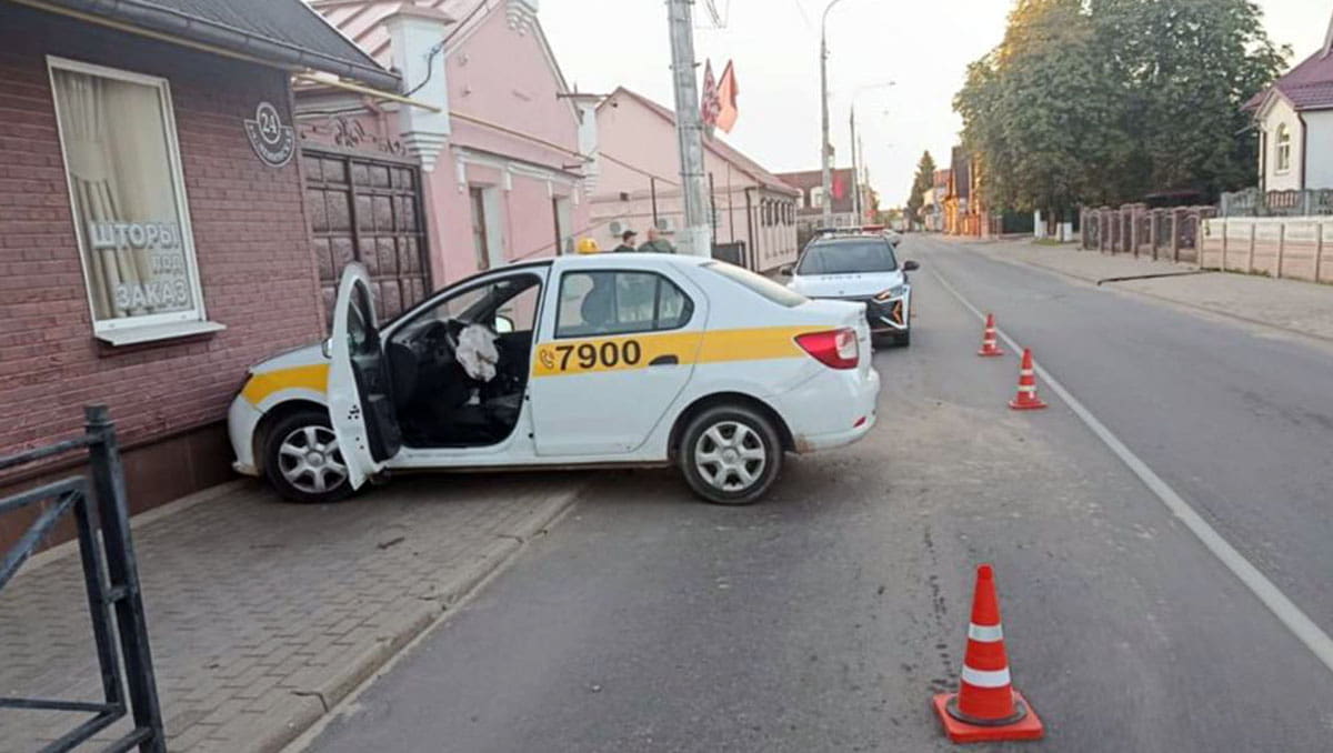 Таран дома в Несвиже и падение с байка в Плещеницах1