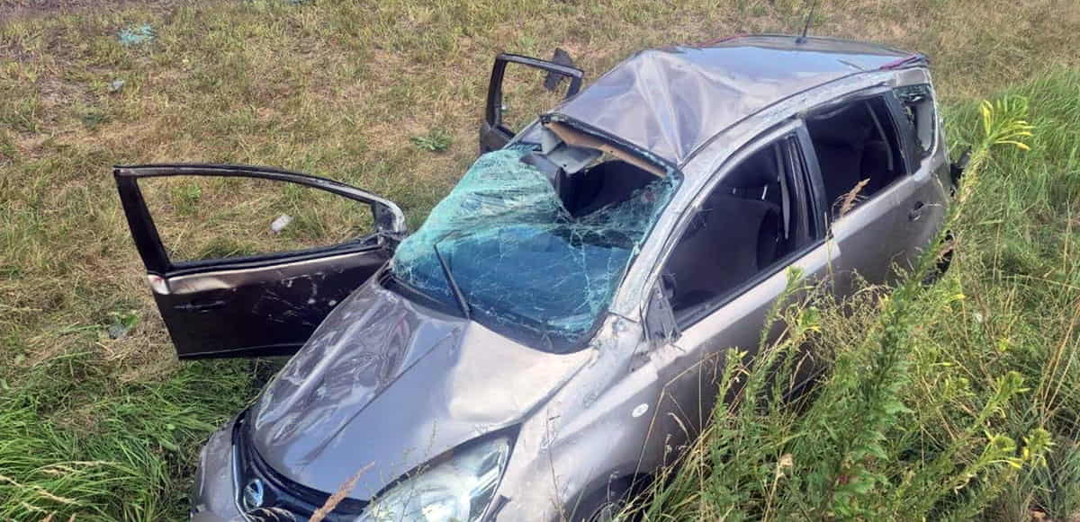 под Жлобином перевернулся в кювете Nissan