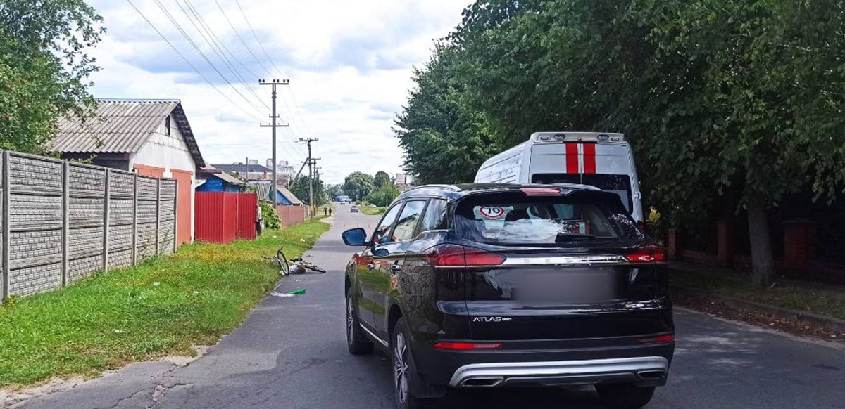 Велосипедистка выехала под колеса авто 1