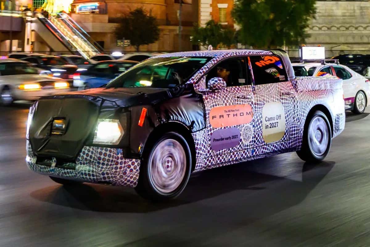Ford показал в Лас-Вегасе замаскированные прототипы электропикапа Fathom EV