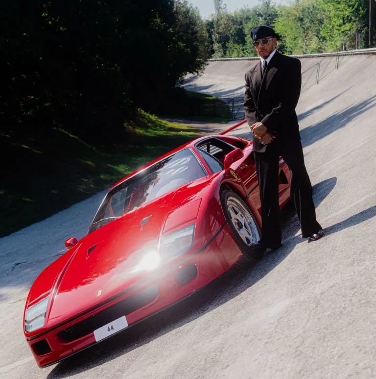Льюис Хэмилтон прибыл в Монцу на Гран-при Италии за рулем своего Ferrari F40