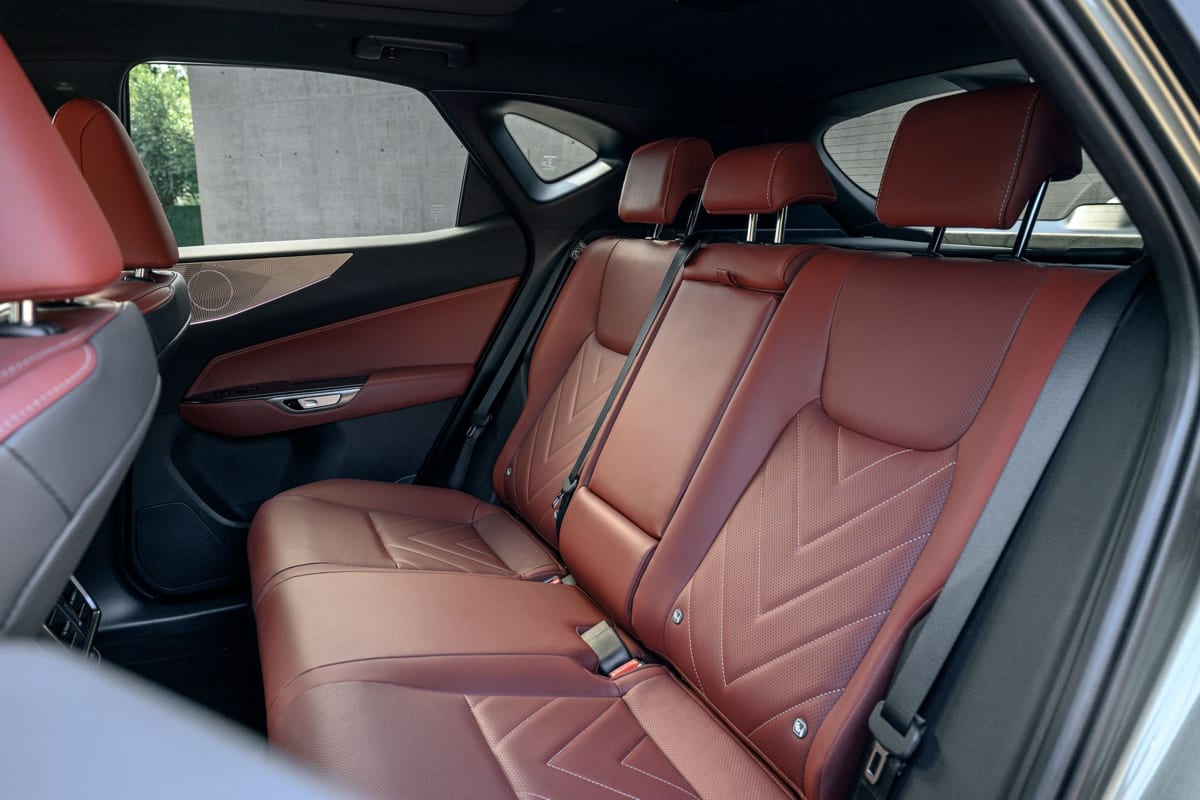 Компания Lexus представила обновленную версию NX_22