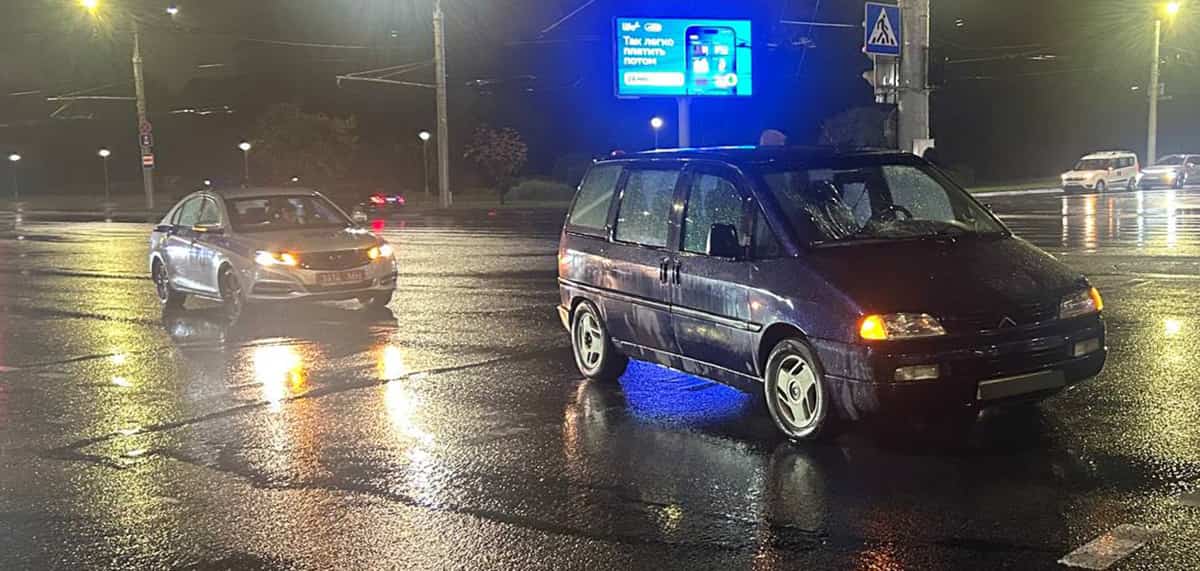 в Минске автомобиль Citroen сбил пешехода