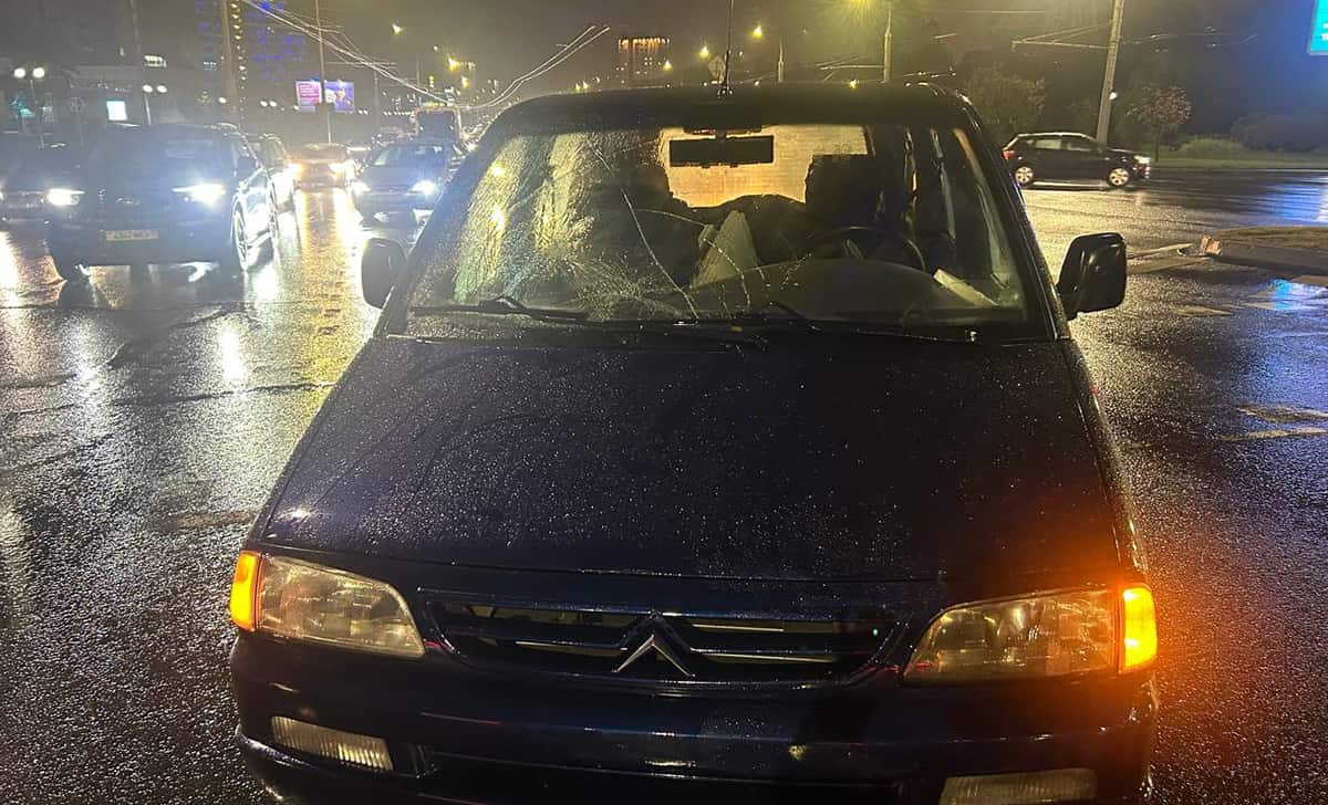 в Минске автомобиль Citroen сбил пешехода4