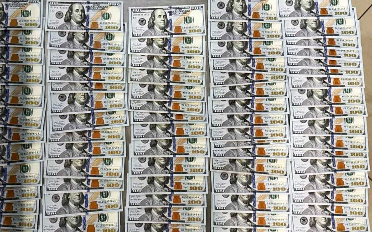 задержали пассажира с 40 тыс. долларов в багаже