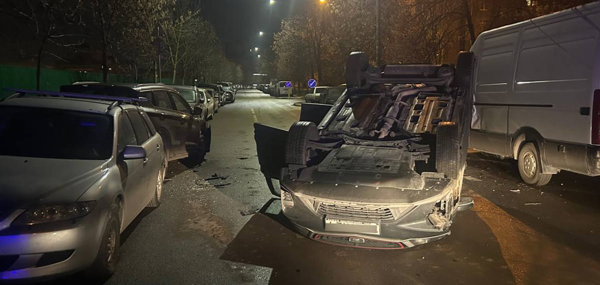 водитель Belgee разбила три припаркованных авто